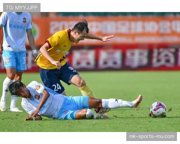 未报名球员入场算违规吗？足球规则如何判罚此类突发情况