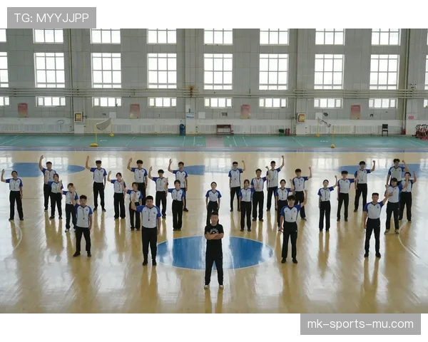 裁判在比赛中具体承担哪些核心职责与判罚权限